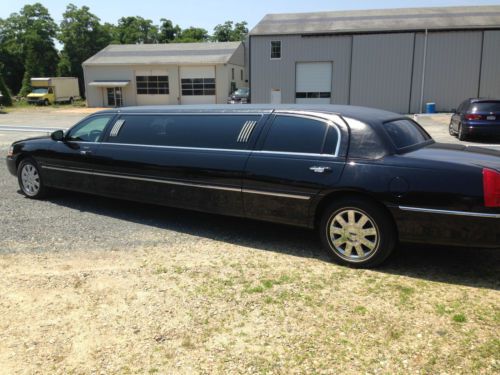 2005 lincoln town car executive l limousine 4-door 4.6l