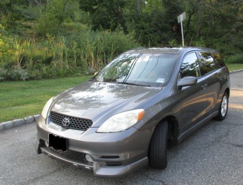 04 toyota matrix xr meticulously maintained gas saver tow hitch new tires sunro