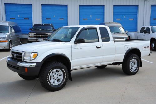 Tacoma trd off-road / xcab / automatic / v6 / tbelt changed / pristine condition