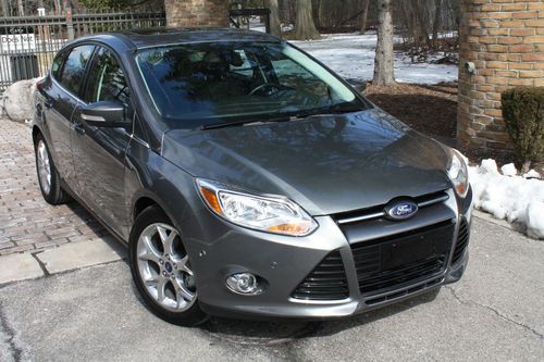 2012 ford focus sel .no reserve.leather/navi/moon/sync/pbc/rebuilt