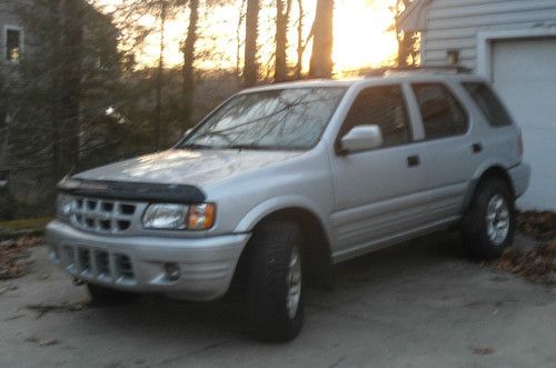 2002 isuzu rodeo/passport lse hit in rear q for parts runs great 93101 mi 4x4