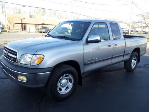 2002,great condition,sr5,extended cab,clean carfax and autocheck,long bed!!!