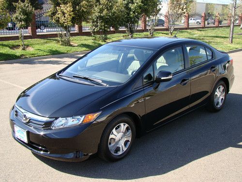 2012 honda civic hybrid, only 7k mi, leather, navigation, heated seats, spoiler!