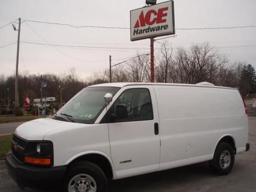 2005 82 k mls 6.0 v8 gas  8600 #gvw3/4 ton cargo vgc clean  no rust in east ohio