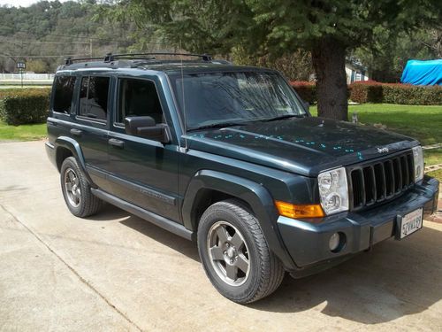 Green 2006 jeep commander 4wd 3 row seating keyless entry park assist 1 owner