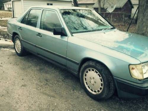1989 mercedes-benz 260e base sedan 4-door 2.6l