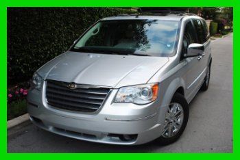 2009 chrysler town&amp;country limited, nav/dvd/tv/cd/mp3, back up camera, sunroof!!