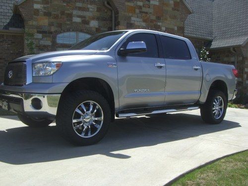 Toyota tundra crewmax 4x4 platinum lift/nav/roof/20's