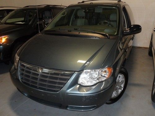 2006 chrysler town &amp; country touring automatic 4-door van