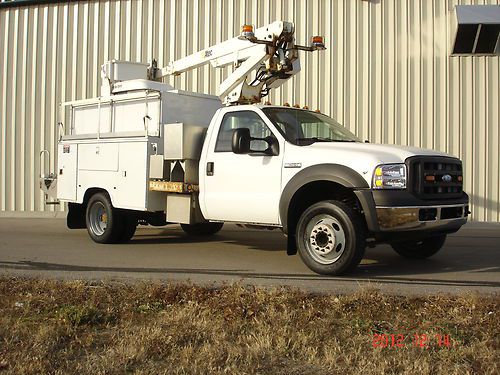 2005 ford f450 superduty v/10 gas, altec at200a bucket 35' working height sharp!