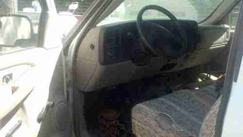 2006 Chevrolet Silverado 2500 HD Flatbed 2 Door Truck - NR - No Reserve, image 8