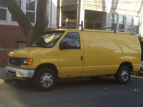 2004 ford e-250 base standard cargo van 2-door 5.4l