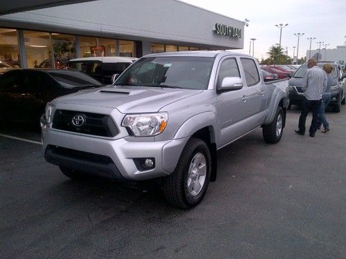 2013 toyota tacoma 4x4 trd sport pkg  $29.990