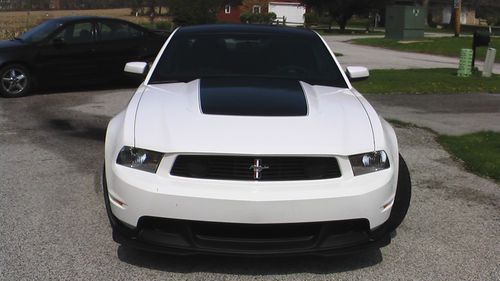 2012 ford mustang boss 302, 3800 miles, orig owner, white, like new