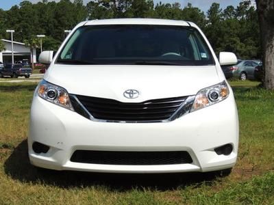 2012 Toyota Sienna LE Certified 3.5L Clean Car Fax We Finance, image 2