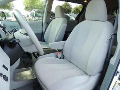 2012 Toyota Sienna LE Certified 3.5L Clean Car Fax We Finance, image 10