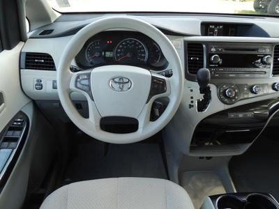 2012 Toyota Sienna LE Certified 3.5L Clean Car Fax We Finance, image 11