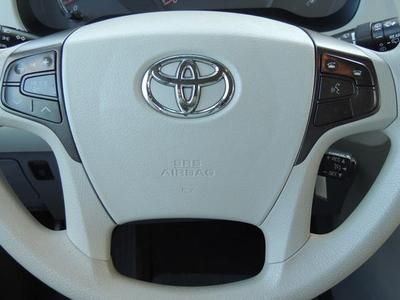 2012 Toyota Sienna LE Certified 3.5L Clean Car Fax We Finance, image 12