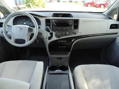 2012 Toyota Sienna LE Certified 3.5L Clean Car Fax We Finance, image 14