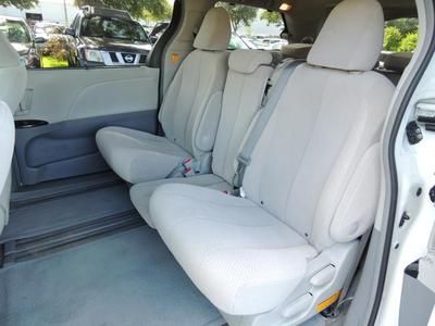 2012 Toyota Sienna LE Certified 3.5L Clean Car Fax We Finance, image 18