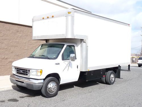 Very clean 2003 ford e-350 box truck cargo van. 5.4l...only 38,143 miles!!