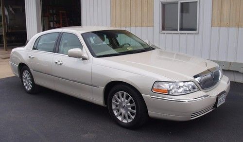 2007 lincoln continental signature series - super low miles - very clean !