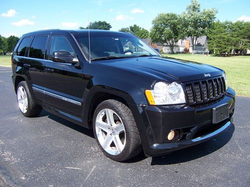 2007 jeep grand cherokee srt-8 awd...nav..roof..20's..heated leather..rare beast