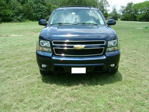2007 Chevrolet Suburban 1500 LT Sport Utility 4-Door 5.3L 4WD, image 2
