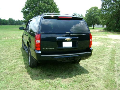 2007 Chevrolet Suburban 1500 LT Sport Utility 4-Door 5.3L 4WD, image 3