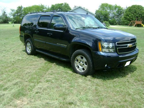 2007 Chevrolet Suburban 1500 LT Sport Utility 4-Door 5.3L 4WD, image 4