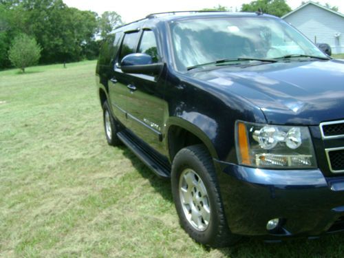 2007 Chevrolet Suburban 1500 LT Sport Utility 4-Door 5.3L 4WD, image 5