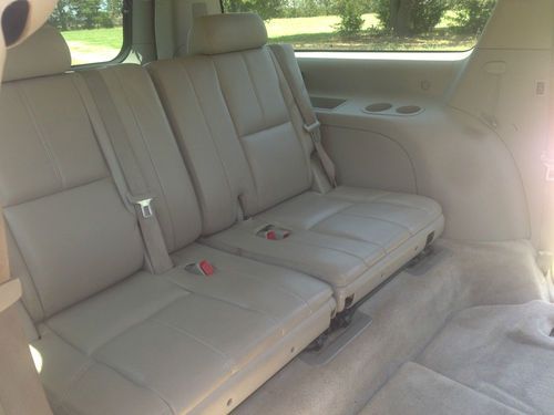 2007 Chevrolet Suburban 1500 LT Sport Utility 4-Door 5.3L 4WD, image 10