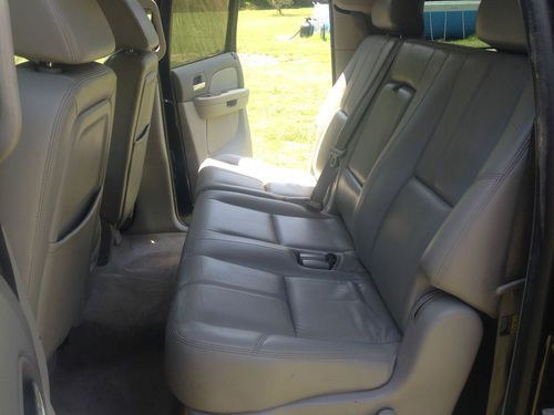 2007 Chevrolet Suburban 1500 LT Sport Utility 4-Door 5.3L 4WD, image 11