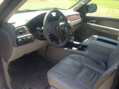 2007 Chevrolet Suburban 1500 LT Sport Utility 4-Door 5.3L 4WD, image 12