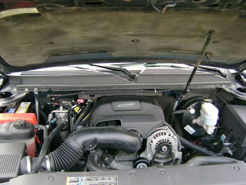 2007 Chevrolet Suburban 1500 LT Sport Utility 4-Door 5.3L 4WD, image 13