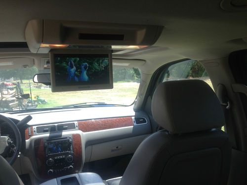 2007 Chevrolet Suburban 1500 LT Sport Utility 4-Door 5.3L 4WD, image 18