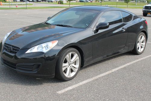 2010 Hyundai Genesis Coupe 2.0T Track Coupe 2-Door 2.0L, image 3