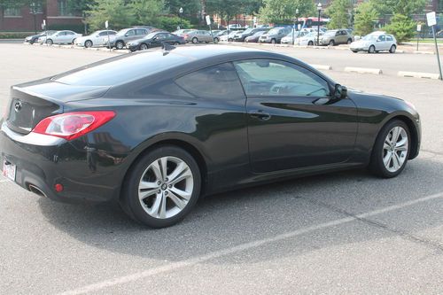 2010 Hyundai Genesis Coupe 2.0T Track Coupe 2-Door 2.0L, image 4