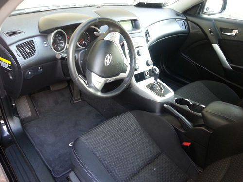 2010 Hyundai Genesis Coupe 2.0T Track Coupe 2-Door 2.0L, image 5