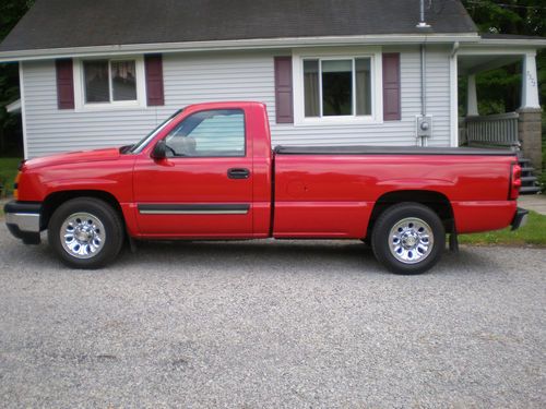 2007 chevrolet silverado 1500  wt standard cab pickup 2-door 4.3l low miles