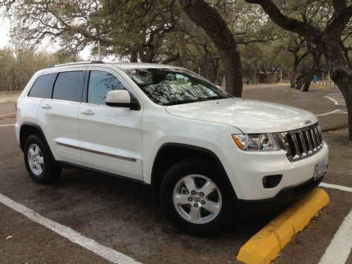 2012 jeep grand cherokee laredo v6 3.6l - leather - like new!