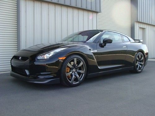 2009 nissan gt-r base coupe 2-door 3.8l