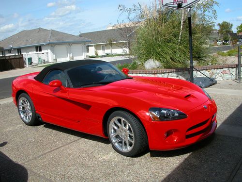 2003 srt convert, red, like new!