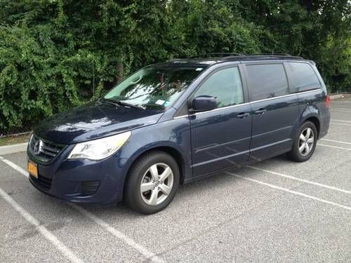 2009 vw routan , mint loaded dvd, nav power everything sunroof heated seats