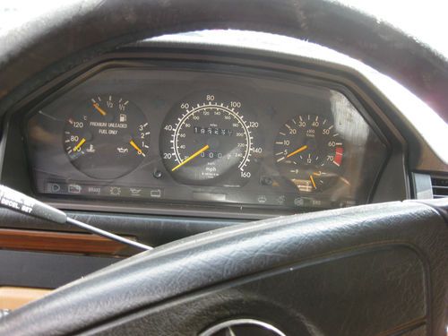 1992 Mercedes-Benz 300E Base Sedan 4-Door 3.0L, image 3