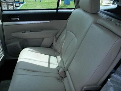 NO RESERVE 2012 SUBURU OUTBACK SUPER CLEAN 1-OWNER IMMACULATE CONDITION, image 12