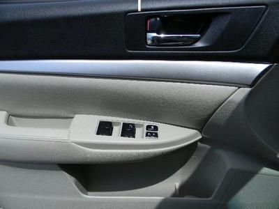 NO RESERVE 2012 SUBURU OUTBACK SUPER CLEAN 1-OWNER IMMACULATE CONDITION, image 15