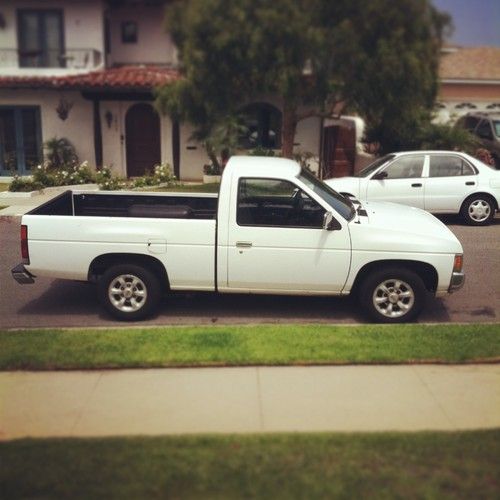 1997 nissan pickup base standard cab pickup 2-door 2.4l