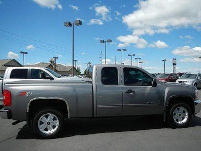 Low miles lt e85 5.3l 4x4 silverado bluetooth tonneau z71 remote start adj pedal