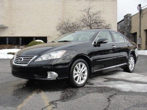 Beautiful 2011 lexus es350, only 5,390 miles, warranty